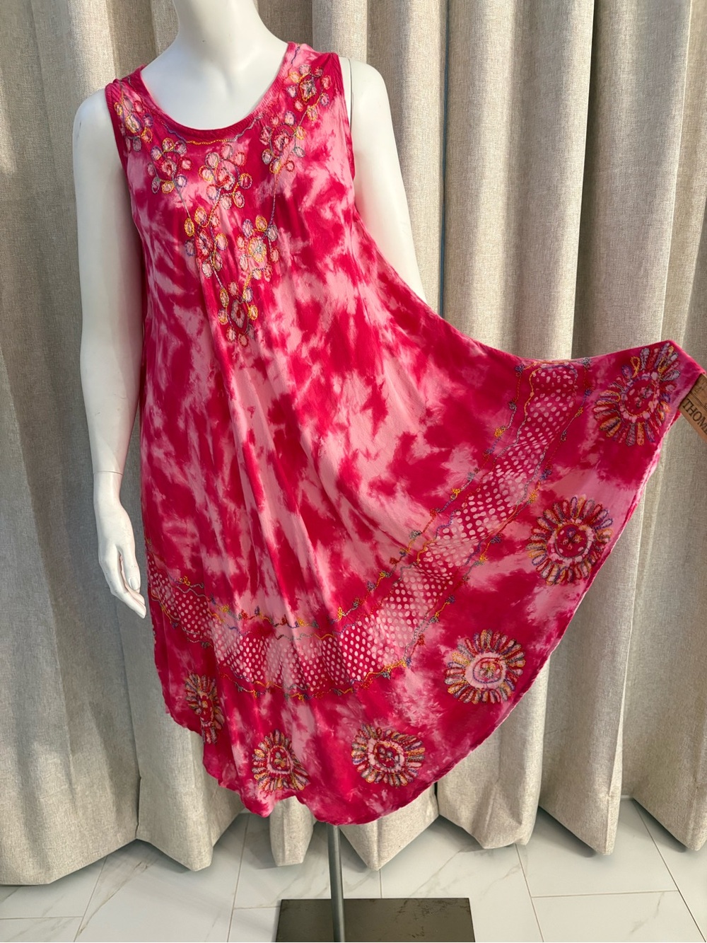 Bright Pink ombré Tie-Dye embroidered Floral Sleeveless Swing Dress
FREE SIZE
